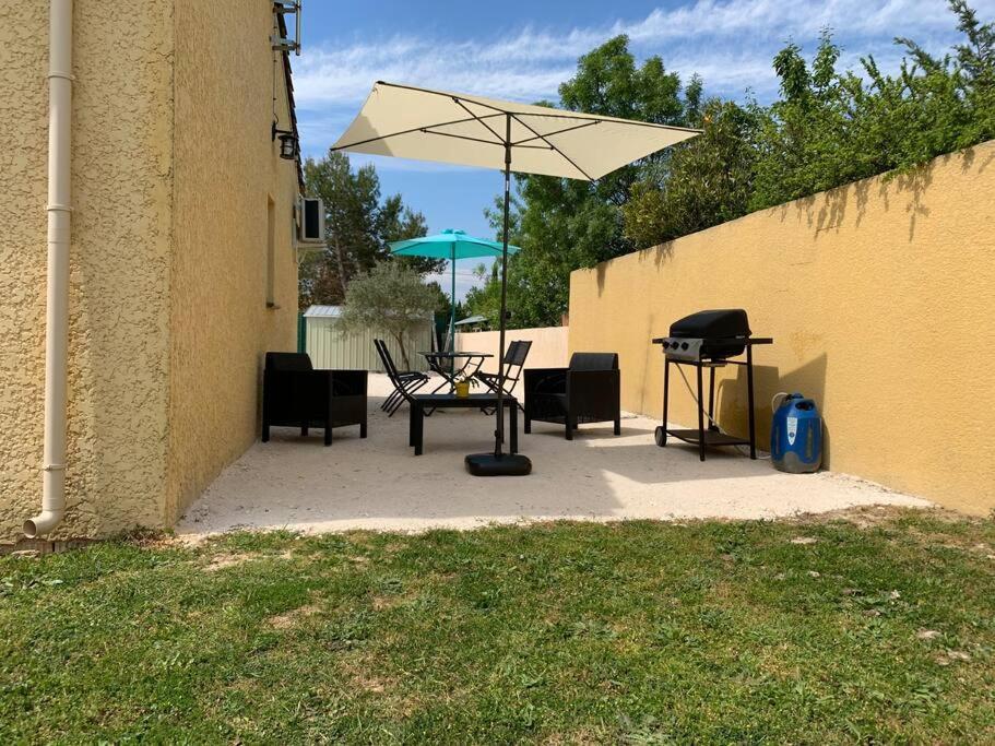 Loue Studio Dans Une Villa Avec Piscine Terrasse Saint-Theodorit Экстерьер фото