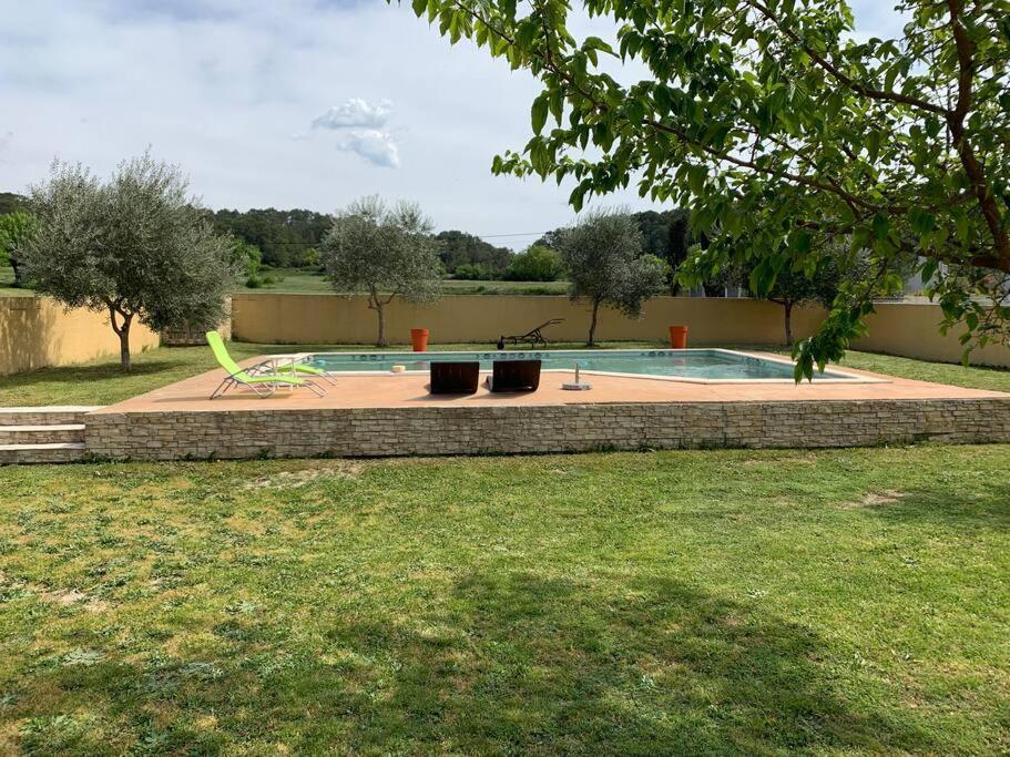 Loue Studio Dans Une Villa Avec Piscine Terrasse Saint-Theodorit Экстерьер фото