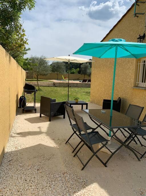 Loue Studio Dans Une Villa Avec Piscine Terrasse Saint-Theodorit Экстерьер фото